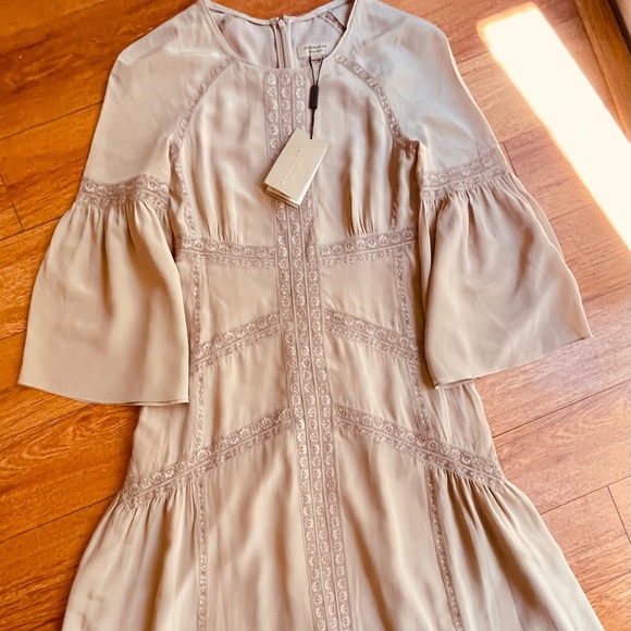 NWT $2,500 Burberry Silk Tan Long Sleeve Gown EU 36, US 02, Fits (2-4) 100 %Silk - Picture 7 of 17